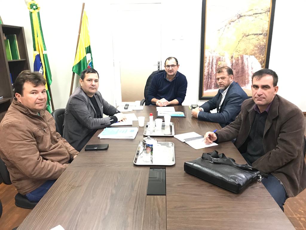 Executivo recebe superintendência regional da Corsan   